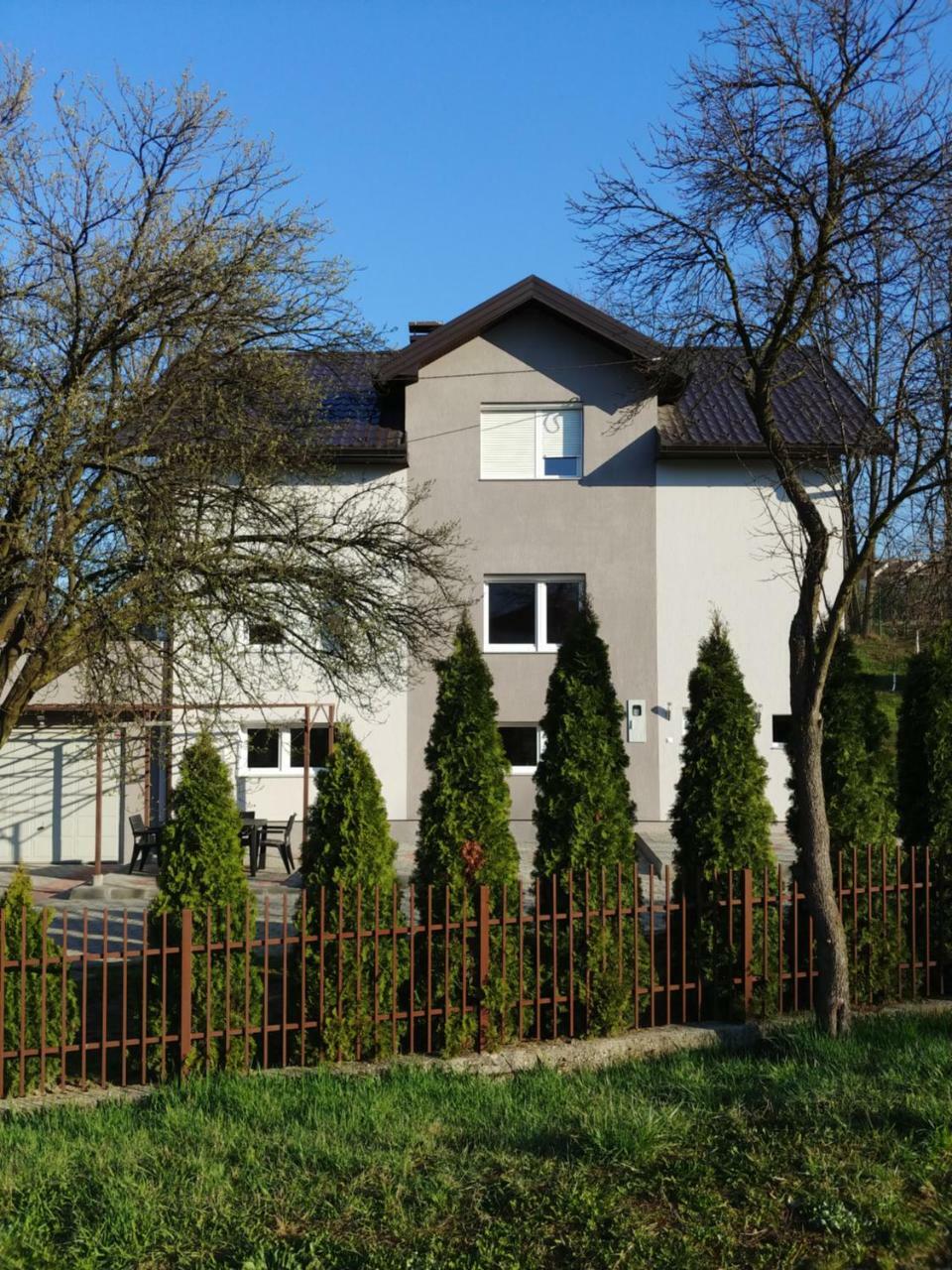 Tarik Villa *